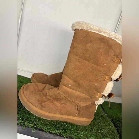 Shoes - UGG BAILEY BOW II Women’s Size 8